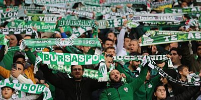 Bursaspor'dan flaş transfer! Tecrübeli sağ bek zeki yavru imzayı attı