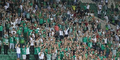 Bursaspor taraftarından Özlüce Tesisleri'nde protesto