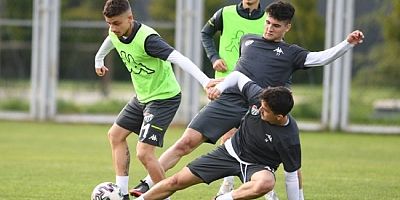 Bursaspor'un kamp kadrosu açıklandı