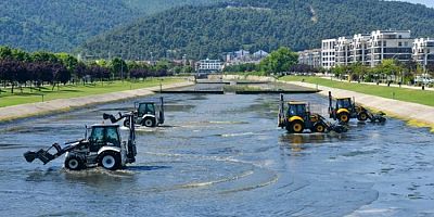 Büyükşehir Belediyesi’nden Hüdavendigar'da dere temizliği