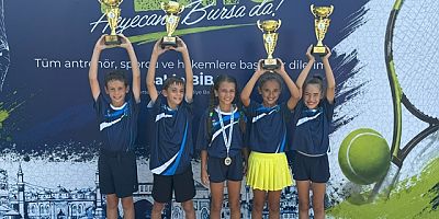 Büyükşehir Belediyespor tenisçileri kupaları topladı