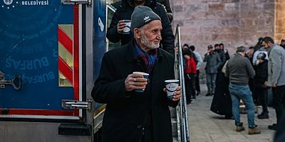 Büyükşehir’den vatandaşa sıcak çorba ikramı