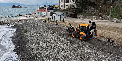Büyükşehir ekiplerinden sahillerde temizlik çalışması