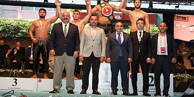 Büyükşehir güreşçisinden Cumhurbaşkanlığı Kupası’nda üçüncülük başarısı
