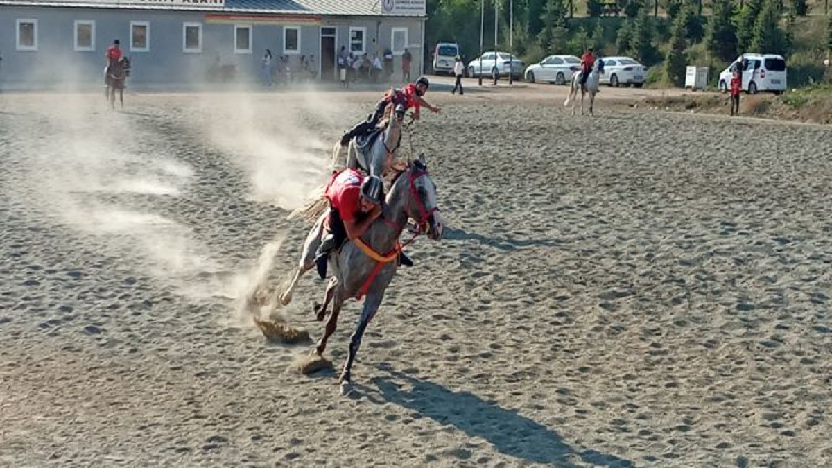 Çayırova Anadolu Atlı Spor Kulübü’nde cirit şov