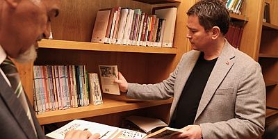 ÇGD Bursa Şubesi Osmangazi’ye Uğur Mumcu Kitaplarını Bağışladı