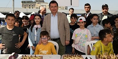 Çocuklar 23 Nisan coşkusunu Osmangazi’de yaşıyor