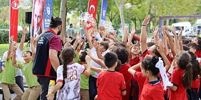 Çocuklar, bisikletle hem eğlendi hem öğrendi