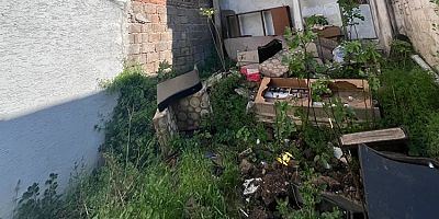 Çöp ve Koku Mahalleliyi Canından Bezdirdi