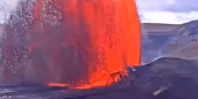 Dev yanardağ faaliyete geçti! Saatlerdir lav püskürtüyor...