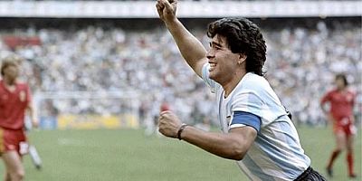 Diego Maradona'nın 1986 Dünya Kupası yarı finalinde giydiği forma 900 bin sterline satışa çıkıyor