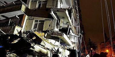 Diyarbakır'da 7 bina yıkıldı, 6 kişi hayatını kaybetti