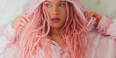 Dünya yıldızının oğlu artık kızı oldu