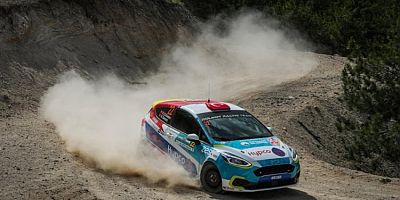 Dünyadaki ilk ve tek engelli kadın ralli pilotundan çifte podyum