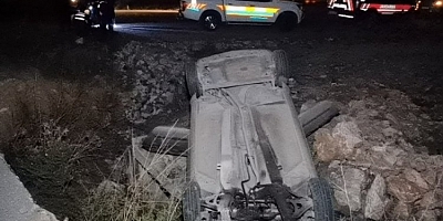 Elektrikli bisiklet ile çarpışan otomobil kanala uçtu; 5 yaralı