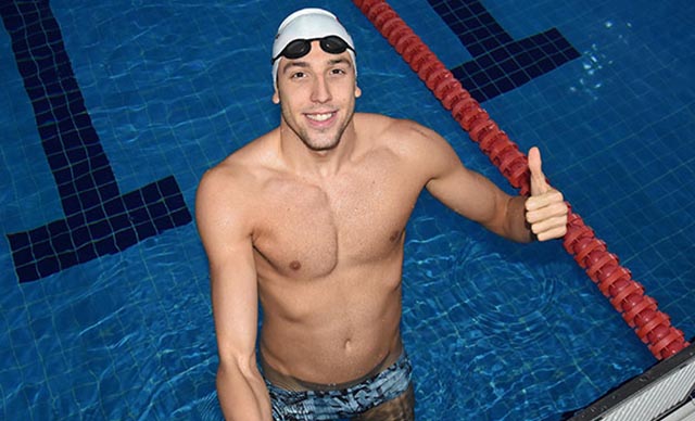 Emre Sakçı, 50 metre serbest ve 100 metre kurbağalamada yarı finale yükseldi