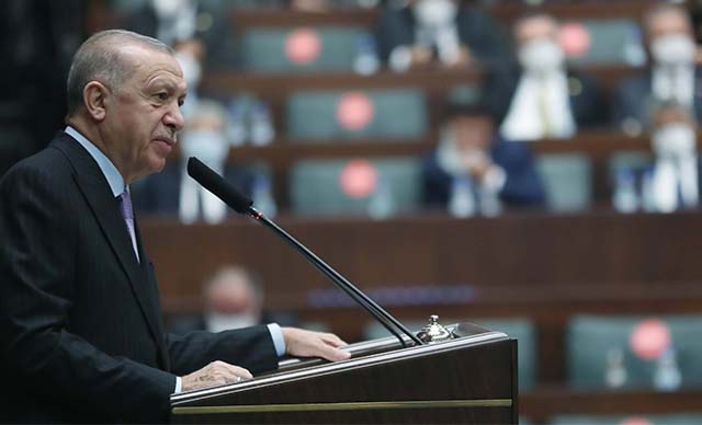 Erdoğan: Sen önce benim başörtülü kızlarımdan helallik iste