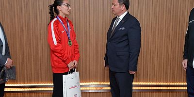 Erkan Aydın Bursa’nın Gururu Şampiyon Sporcuyu Ağırladı