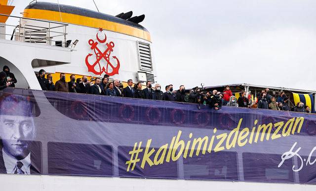 Fenerbahçe Kulübü, Atatürk'ü Dolmabahçe açıklarında andı