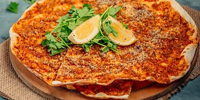 Fiyatı gören inanamadı! Sosyal medya bu lahmacunu konuşuyor