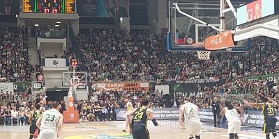 Frutti Extra Bursaspor, Fenerbahçe Beko'yu ezdi geçti