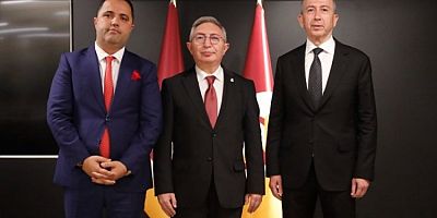 Galatasaray'da başkan adayları renk seçimi yapıldı