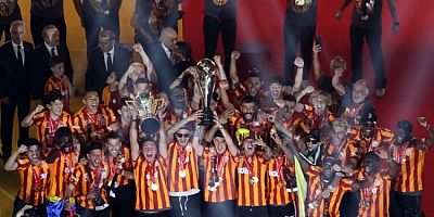Galatasaray'dan görülmemiş kutlama! Aslan çift kupasına kavuştu