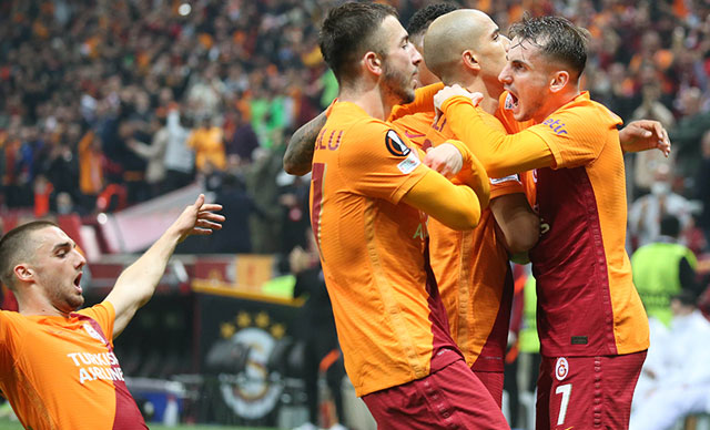 Galatasaray tur kapısını araladı