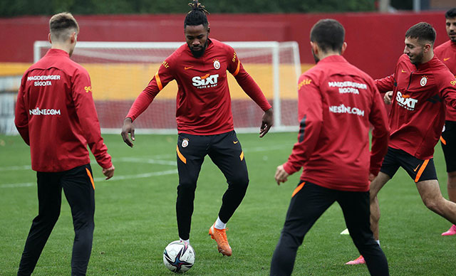 Galatasaray'da Muslera, Yedlin ve Luyindama takımla çalıştı