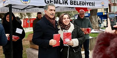 Gemlik Belediyesi, Türk Bayrağı dağıttı