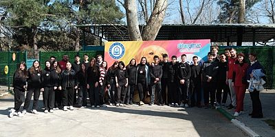 Gençlerden patili canlara ziyaret