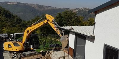 Gökçeören’de kaçak bir villa daha yıkıldı