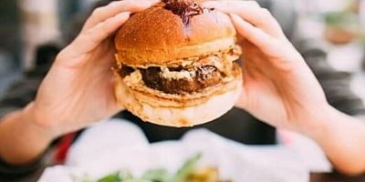 Hamburgerin içinden insan parmağı çıktı