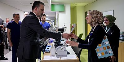 Hemşireler Günü'nde sağlık emekçilerine anlamlı ziyaret