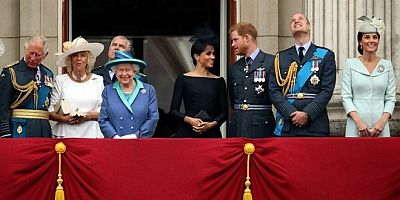 Kraliçe, iki yıl sonra ilk kez Meghan Markle ve Harry ile buluştu