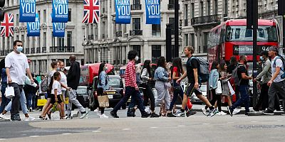 İngiltere’de normalleşmeye erteleme