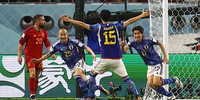 Japonya 3 dakikada döndü! Almaya İspanya'yı ipten aldı, kendileri kupaya veda etti