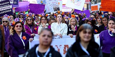Kadınlar 8 Mart'ta eşitlik ve dayanışma için yürüdü