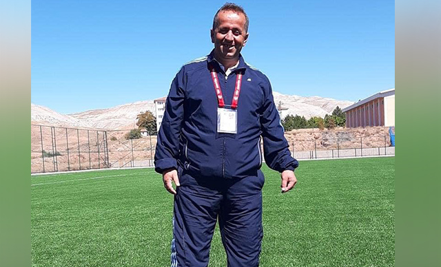 Kalbi maç heyecanına dayanamadı