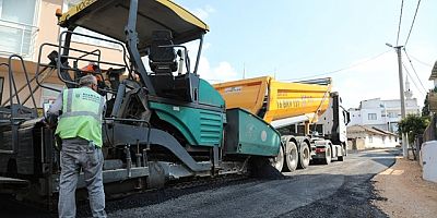 Karacabey'in Yenikaraağaç Mahallesi'nde yollar yenileniyor
