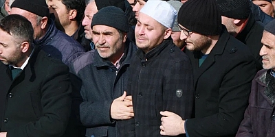 Kazada ölenler toprağa verildi, 5 yakınını kaybeden imam güçlükle ayakta durduKLE AYAKTA DURDU