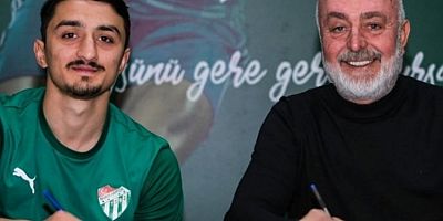 Kendisini Bursasporlu yapan imzayı attı!