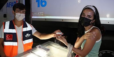 Kentte aşı olana dondurma bedava