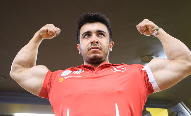 Kilolarından kurtulmak için başladığı fitness sporunda dünya şampiyonu oldu