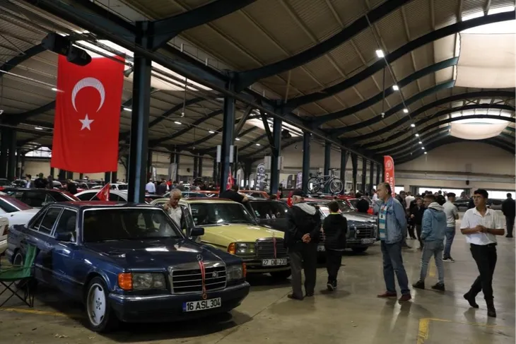 Klasik araç tutkunları Bursa İnegöl’de buluştu