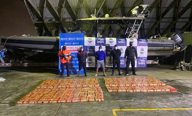 Kolombiya Donanması, 4 operasyonda 7.4 ton kokain ele geçirdi