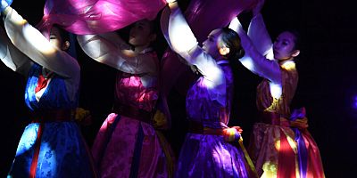 Koreli sanatçılardan muhteşem gösteri