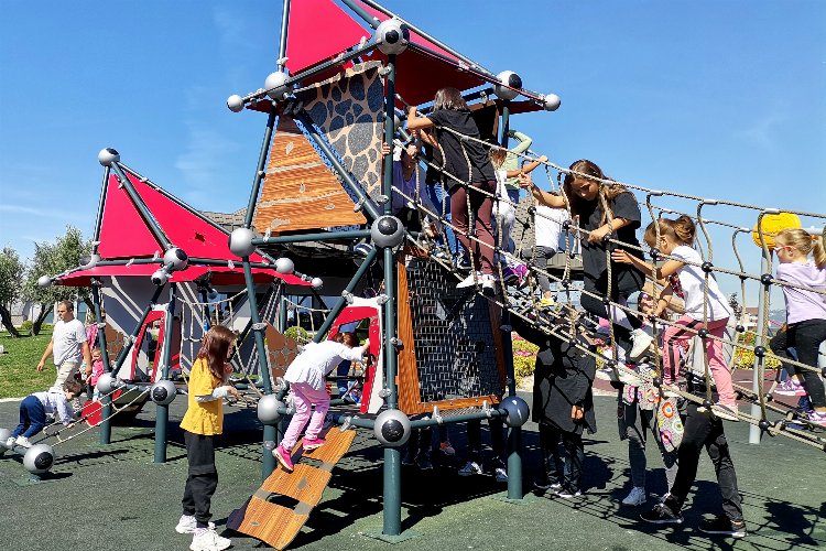 Macera Bursa'da coşkulu açılış