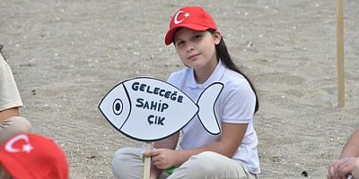 Mavi Bayraklı plajda öğrencilerden anlamlı etkinlik