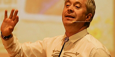 Metin Uca Bursa'daki bir etkinlik için yola çıktı: Kaza yaptı